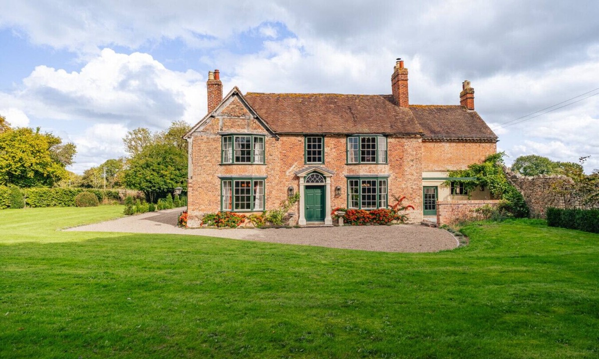 Forest of Dean House | Stunning 4-Bedroom Home in Worcestershire