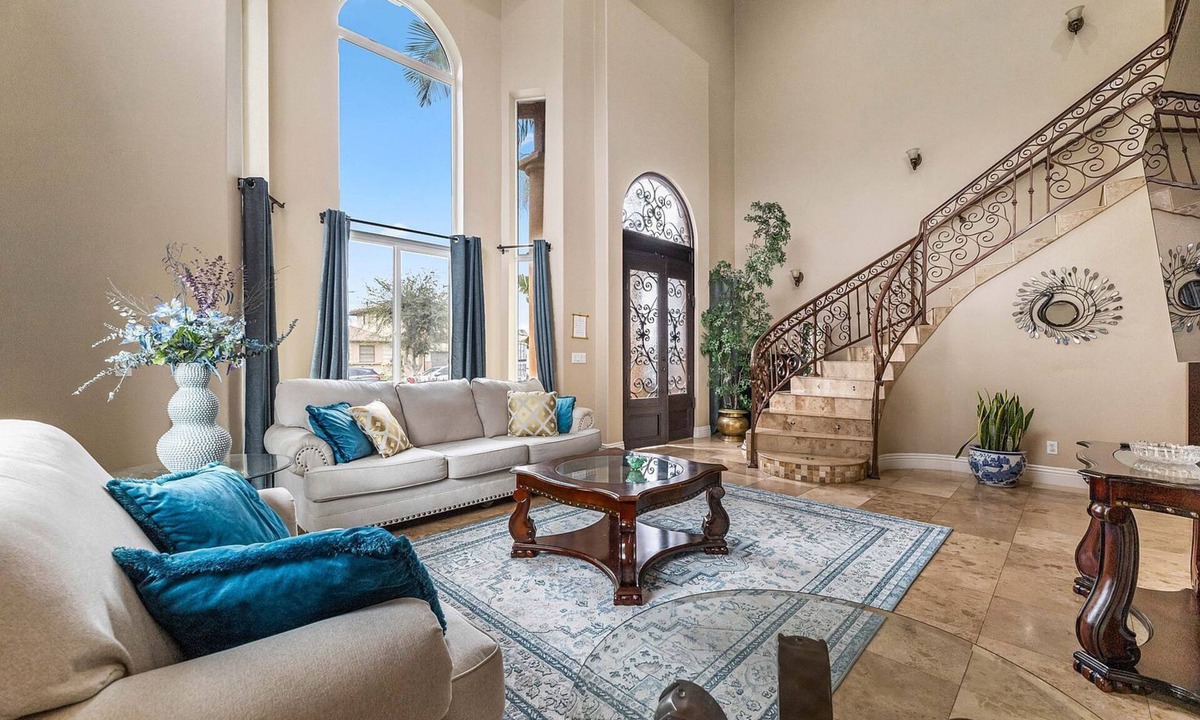 Downey House | Stunning 6BR Sanctuary Home in Downey