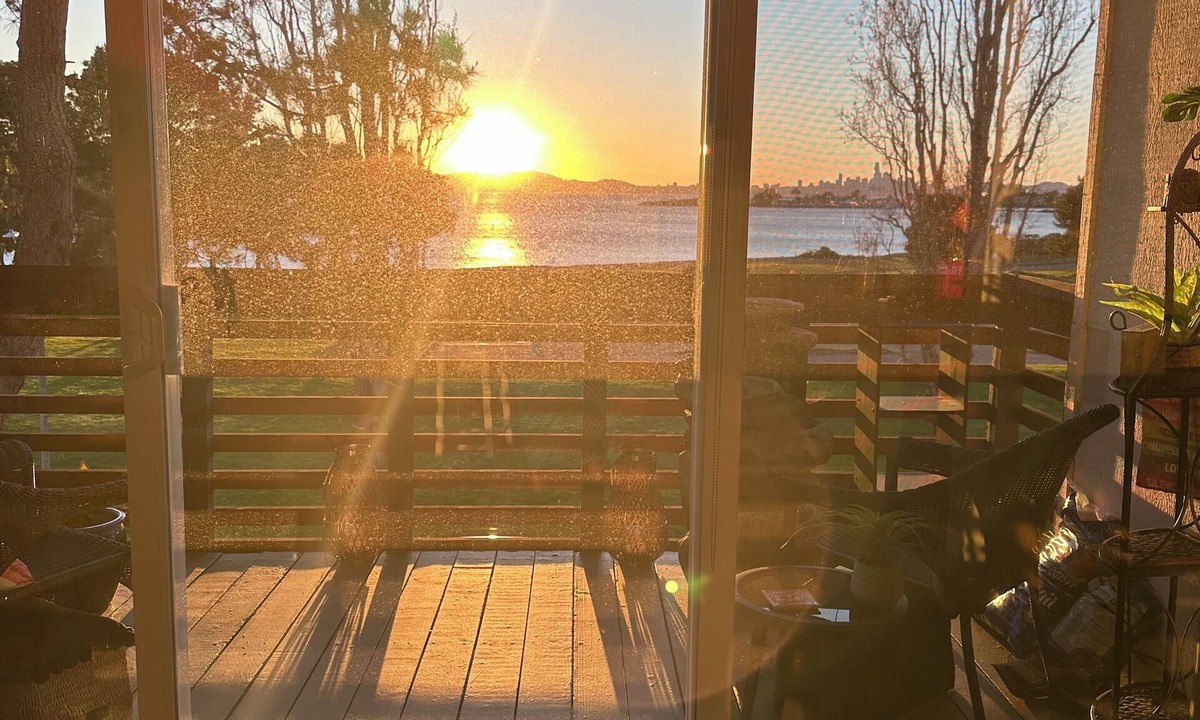 West Alameda Apartment | Stunning Alameda Beachfront Apt. Spectacular Dtown SF Views- Book Now on VRBO!