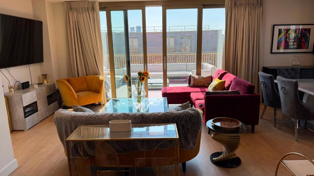 Tollcross Apartment | Stunning and central three bedroom Penthouse with roof terrace