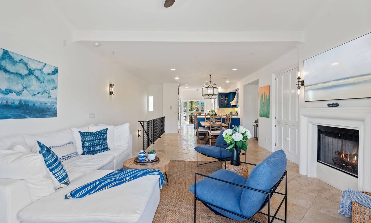 West Beach House | Stunning and Spacious Townhouse at West Beach with Private Rooftop Patio!