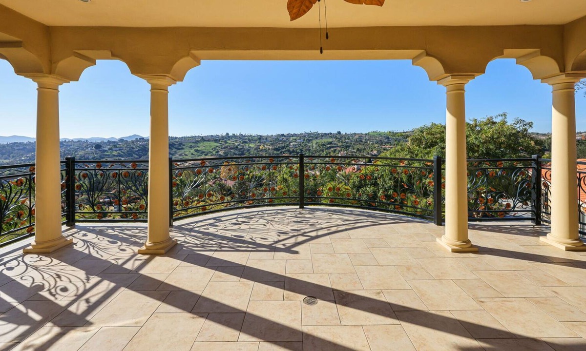 Escondido House | Stunning Hilltop Mansion Perfect for Weddings and Family Gatherings