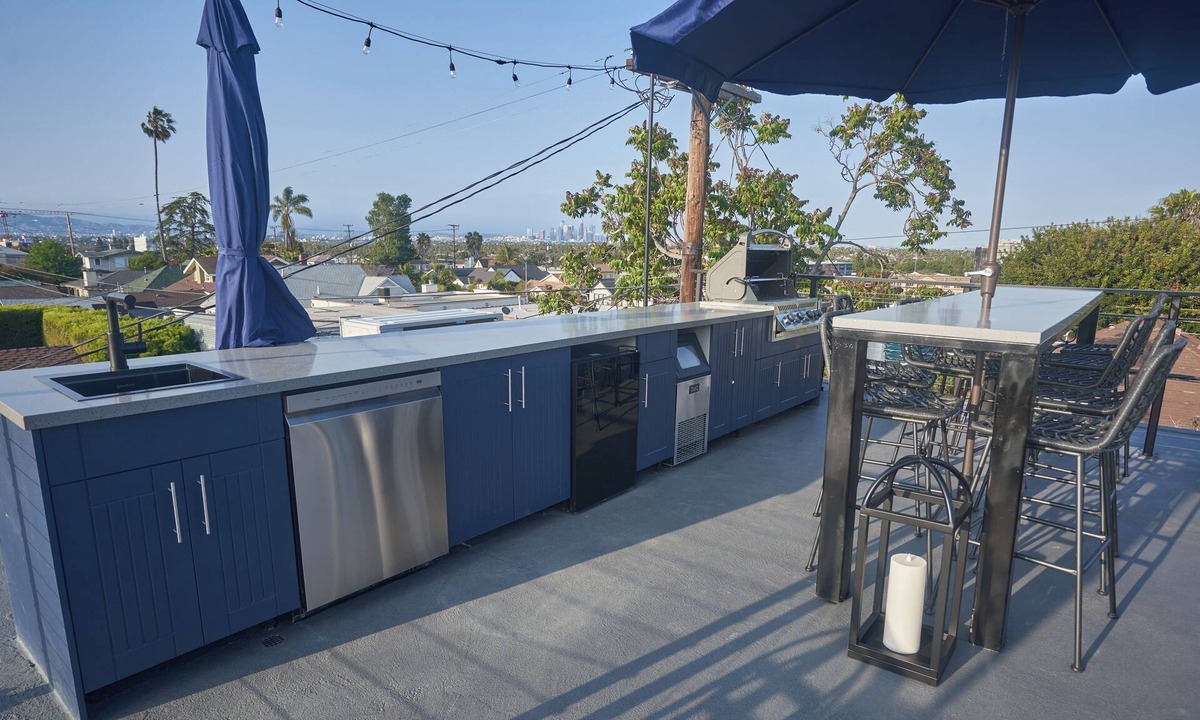 Park Mesa Heights House | Stunning New Build - 2 Bedroom - 2 Bath - Rooftop Deck in Los Angeles