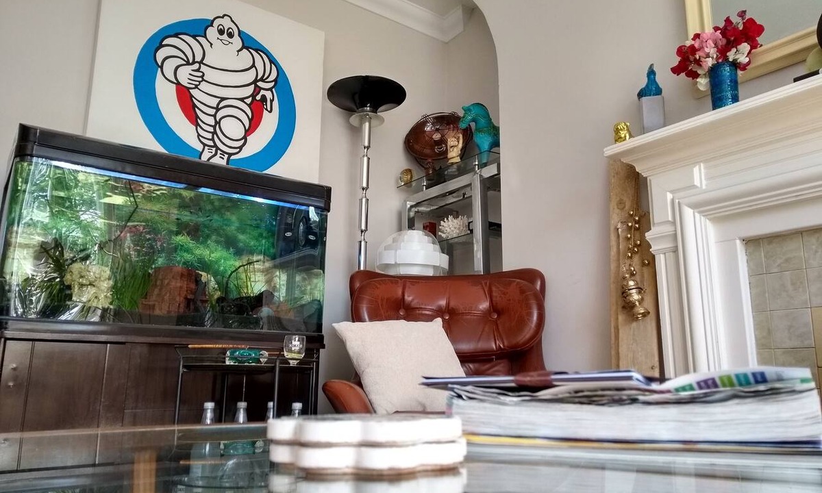 Brighton Apartment | Stunning Retro Apartment in Leafy Brighton Street with Sea Views