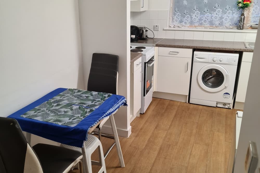 Nine Elms House | Stunning room with a shared bathroom near U.S EMBASSY & CENTRAL LONDON