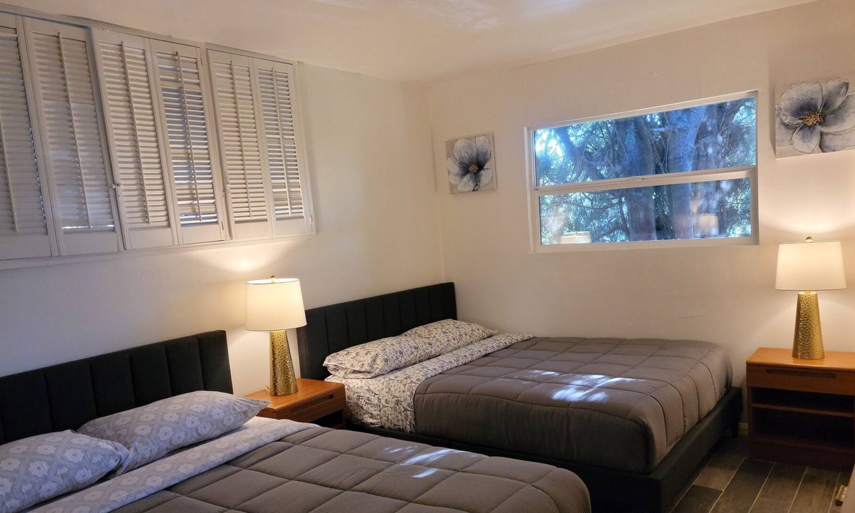 Norma Triangle Apartment | Stylish 1br-1b Beverly Hills Apt