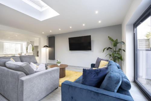 Gloucester House | Stylish 3 Bed Home Close to Gloucester City