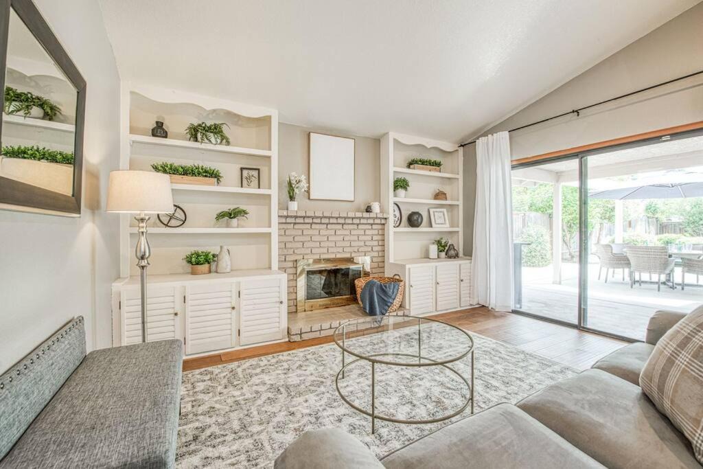 Raisin House | Stylish 3BR/2BA Retreat w/Pool! Dream Getaway