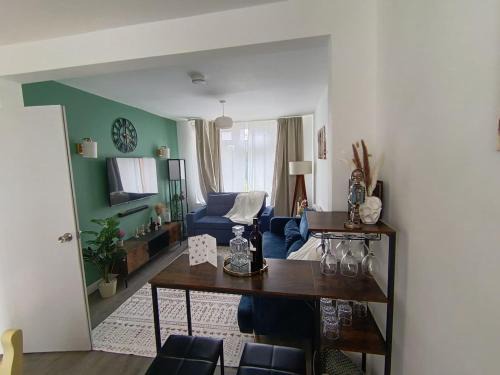 Olton House | Stylish 3BR Home Near NEC & Airport, Sleeps 6