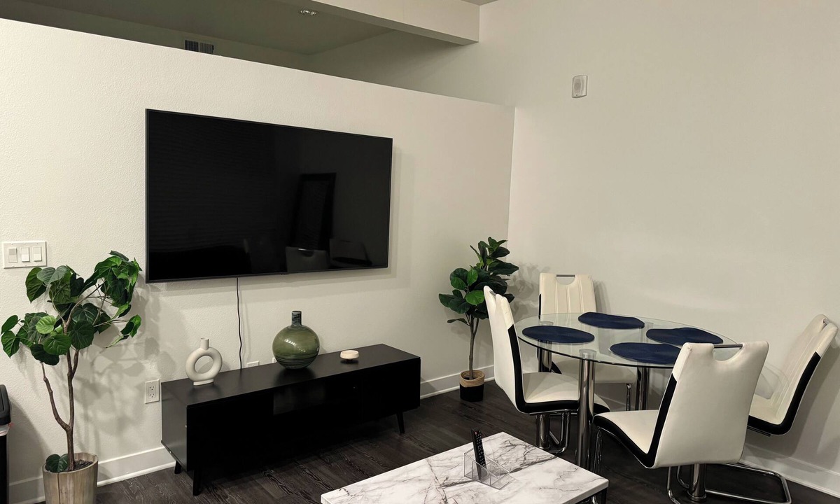 Atwater Village Apartment | Stylish and Elegant