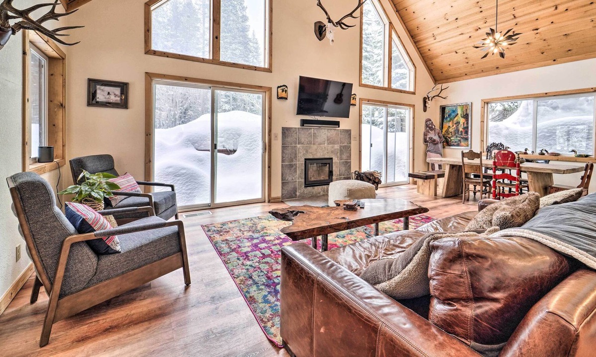 Donner Lake Woods Cabin | Stylish Cabin in Truckee - Swim, Ski, Hike!