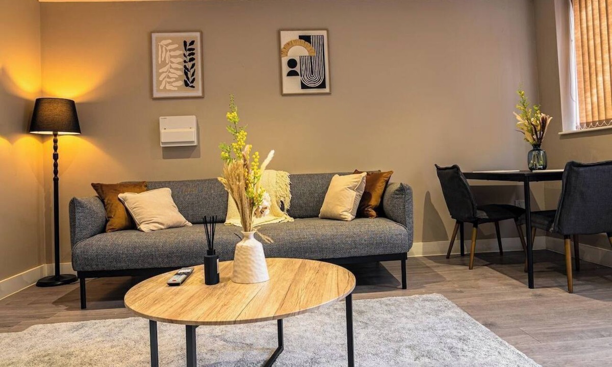 Wolverhampton Apartment | Stylish Flat in Wolverhampton | Long & Short Stays