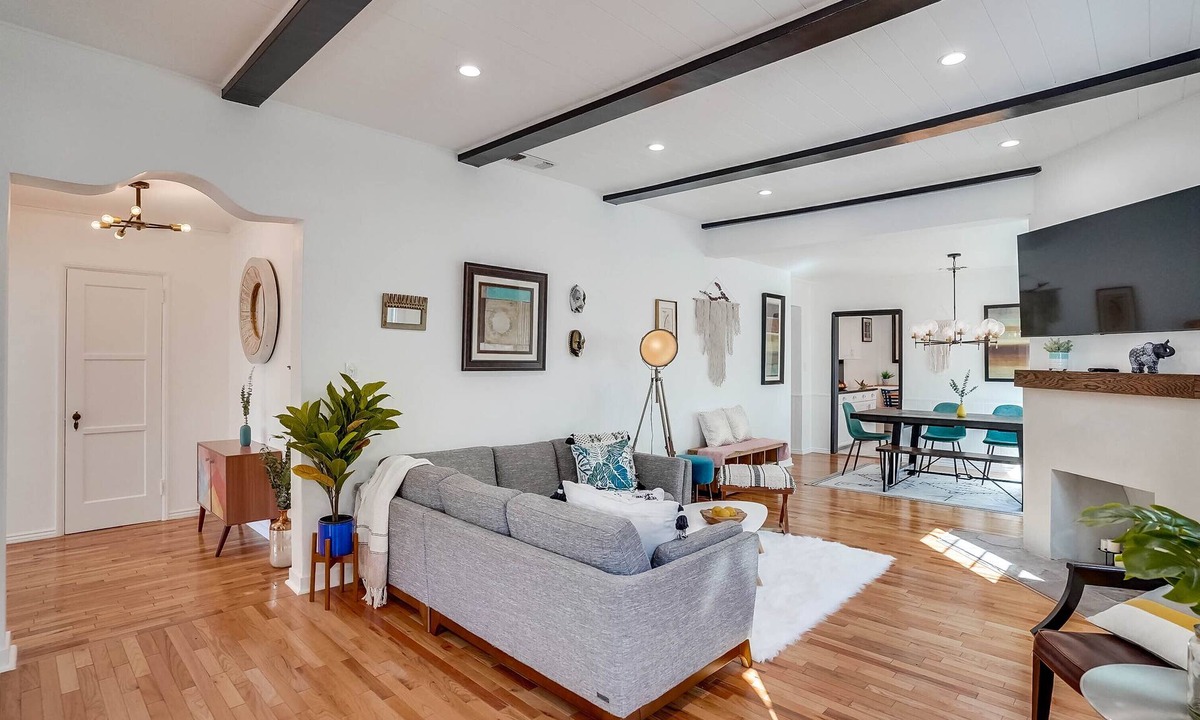 Pico - Robertson House | Stylish Modern Home Bordering Beverly Hills & Culver City with Private Garden!