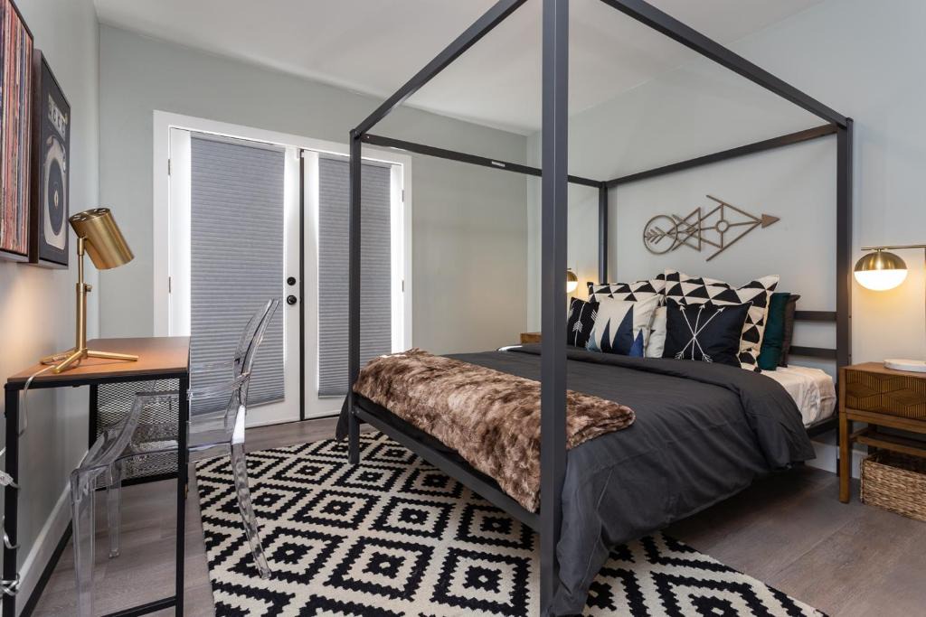 Larchmont House | Stylish New Hollywood Home -Paramount Studios