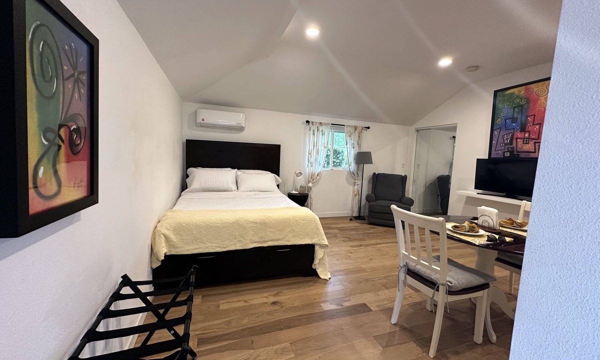 Eagle Rock House | Stylish studio nestled in the heart of Eagle Rock, CA