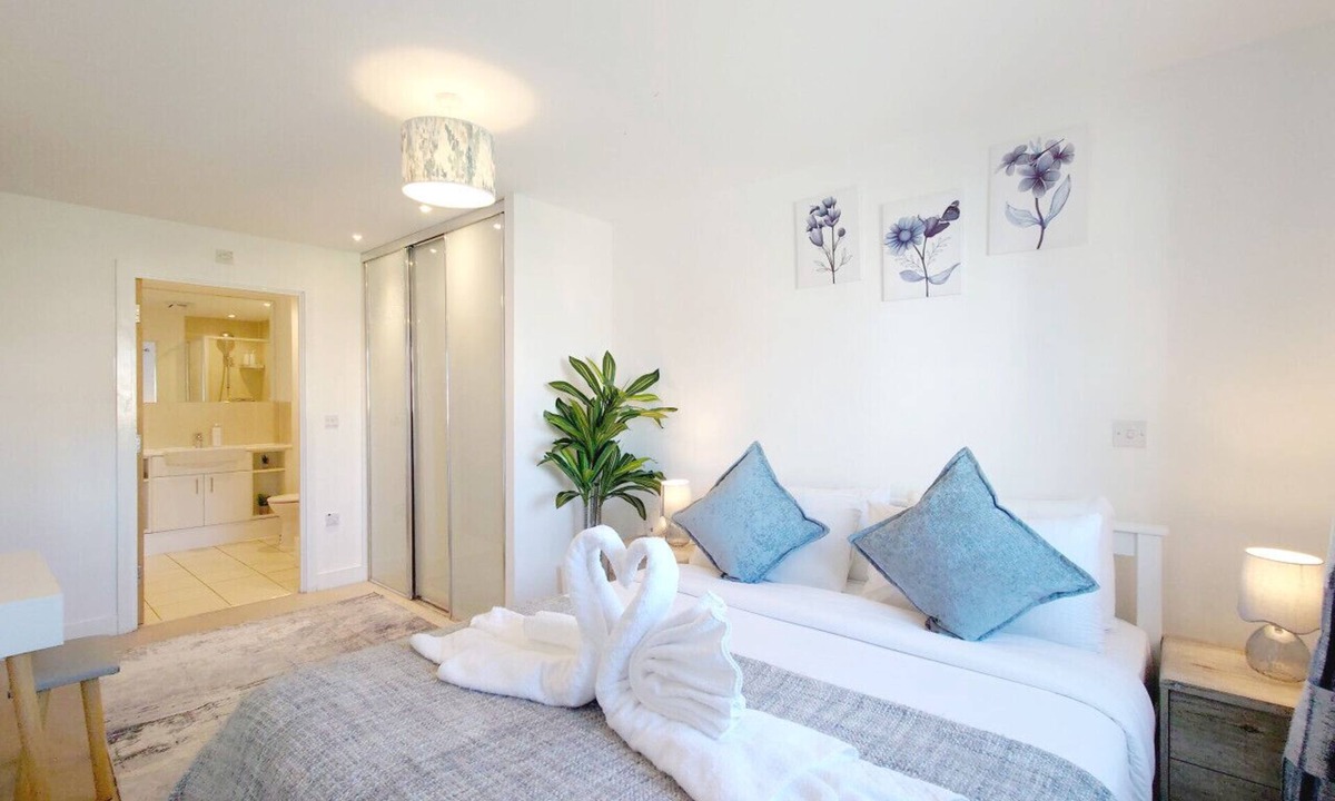 Newham Apartment | Stylish Two-Bedroom Apartment near Gallions Reach