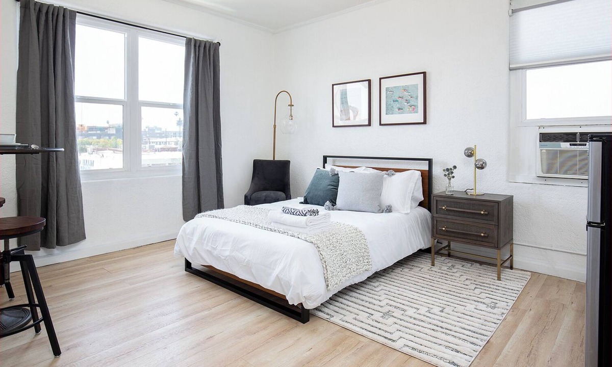 Rampart Village Apartment | Stylish Urban Sanctuary in DTLA Studio!