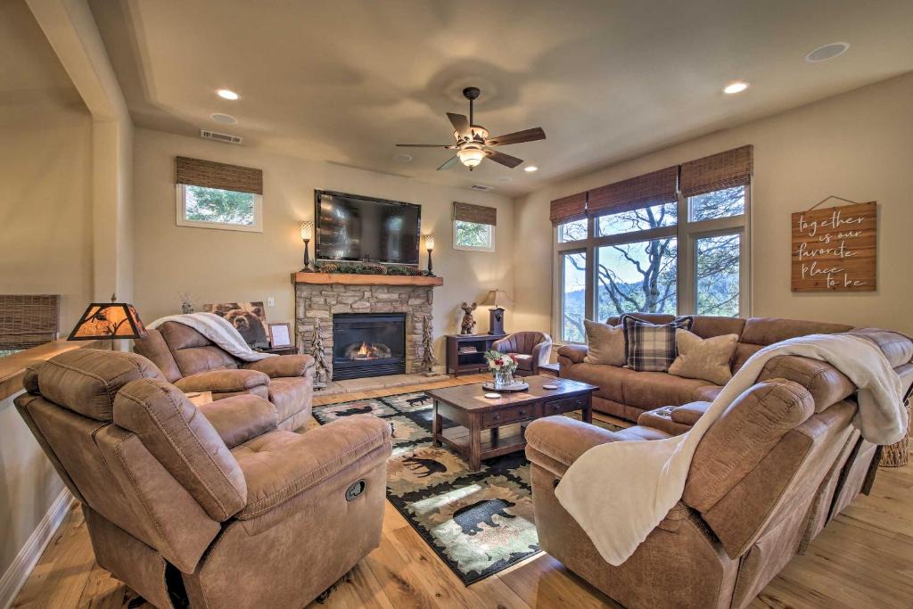 Twin Peaks House | Sugar Bear Lodge with Game Room - 5 Mi to Village!