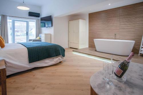Pen-y-cae Apartment | Suite 5 - Sleeping Giant Hotel - Pen Y Cae Inn