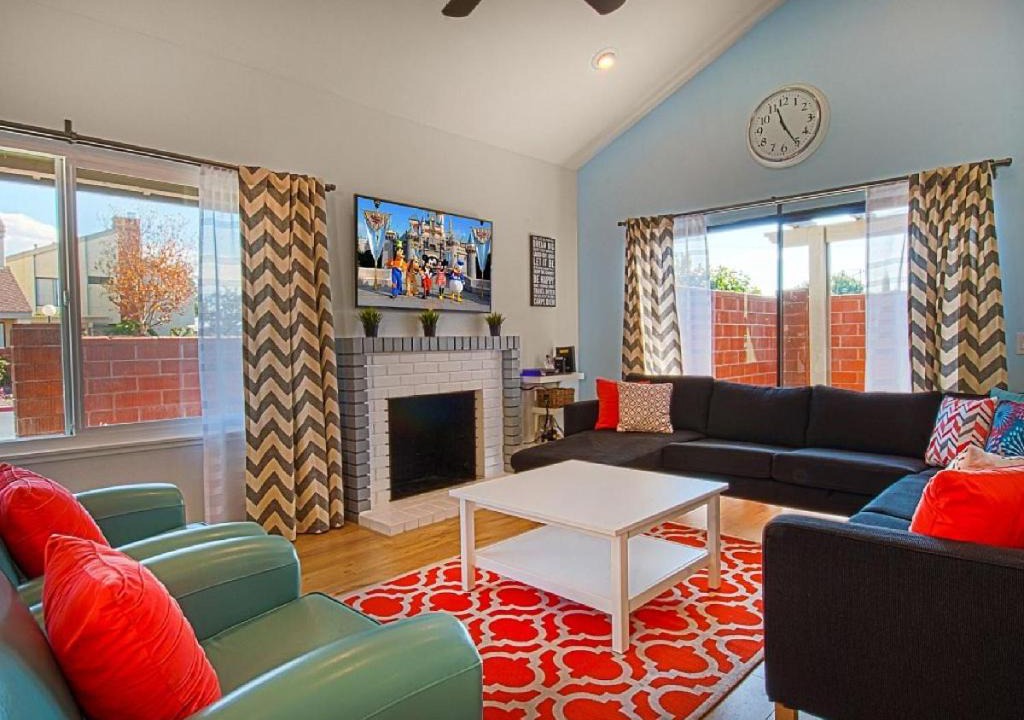 Anaheim Resort House | Suite Escapes 7