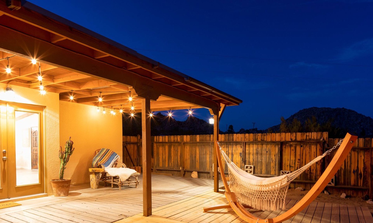 Monument Manor House | 🌵 Sukha Life Retreat - Beautiful Views, Close to JTNP Entrance w/Hot Tub 🌵