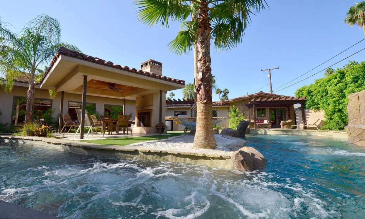 Warm Sands Villa | SUMMER DISCOUNTS! VERY LARGE POOL! 8ft Deep. STAYS COOL! LAZY RIVER TOO!