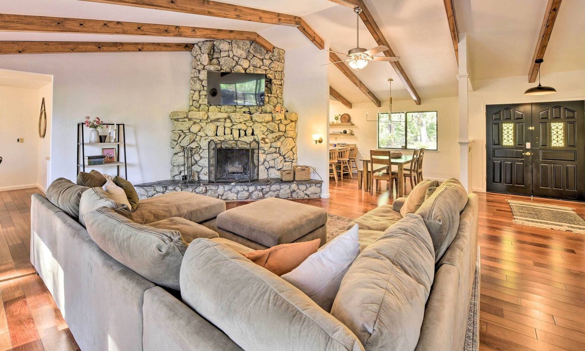 Pollock Pines Cabin | Sun-Dappled Cabin w/ Deck, Fire Pit & Kayaks!