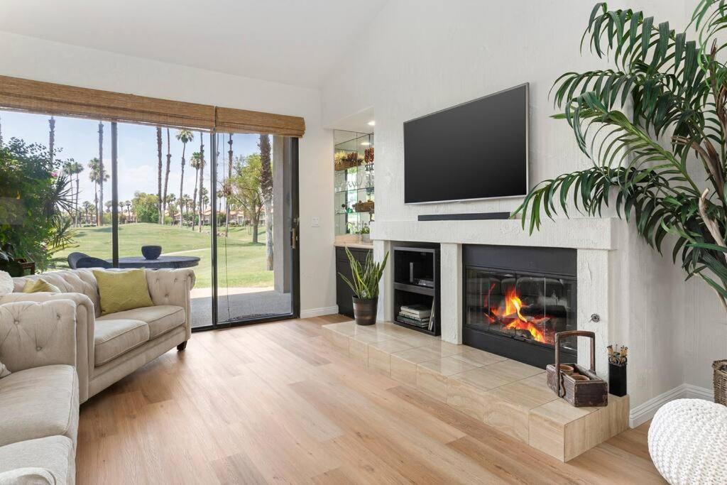 Palm Desert House | Sunny Palm Desert Escape on Golf Course