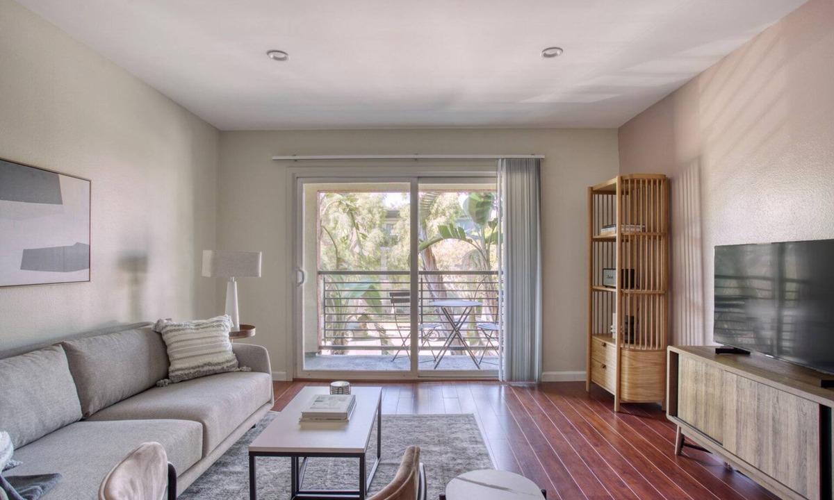 Woodland Hills Apartment | Sunny Woodland Hills 1BR w/Pool & Gym, nr Warner Center, by Blueground
