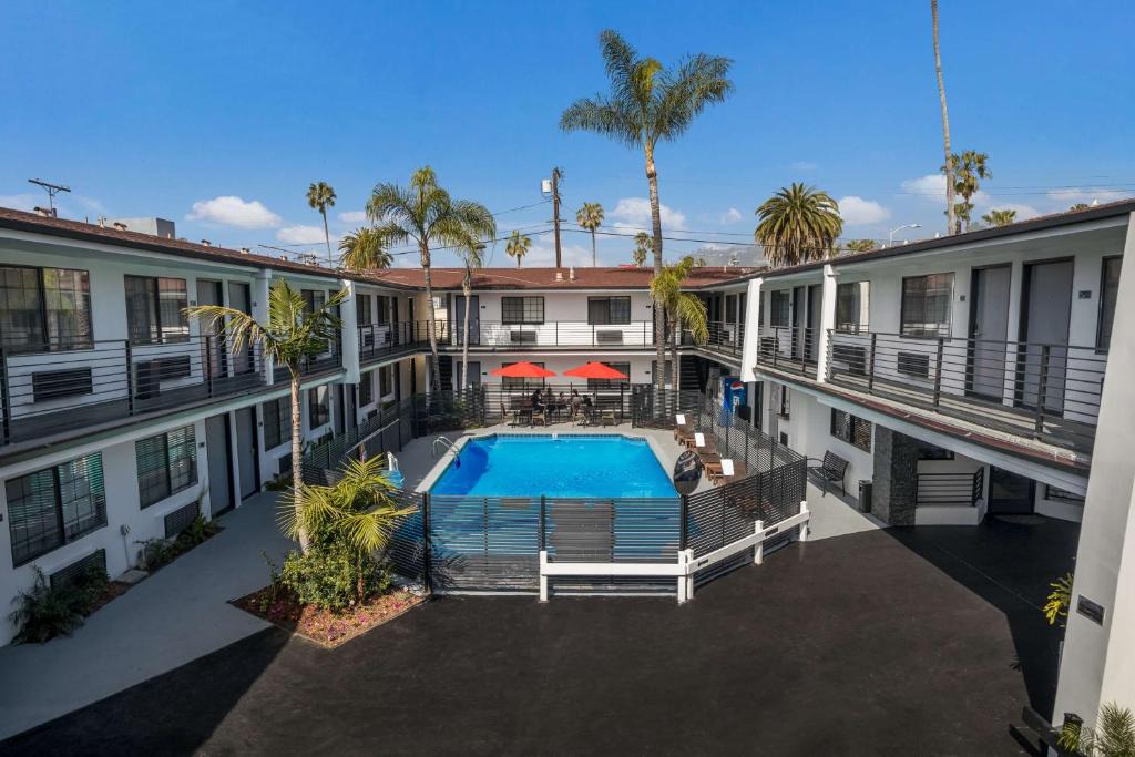 Surestay Hotel | Hollywood