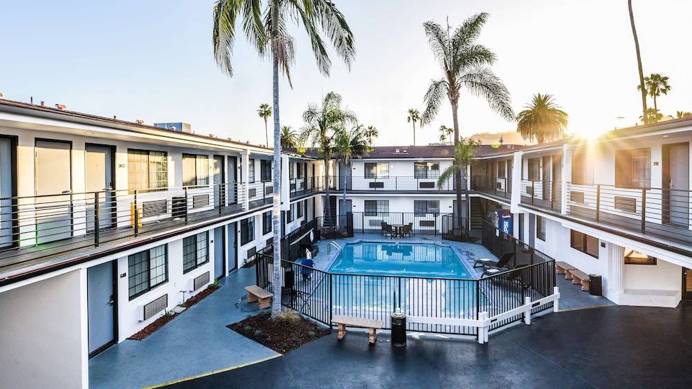 Hollywood Hotel | Sunset West Hotel, SureStay Collection by Best Western