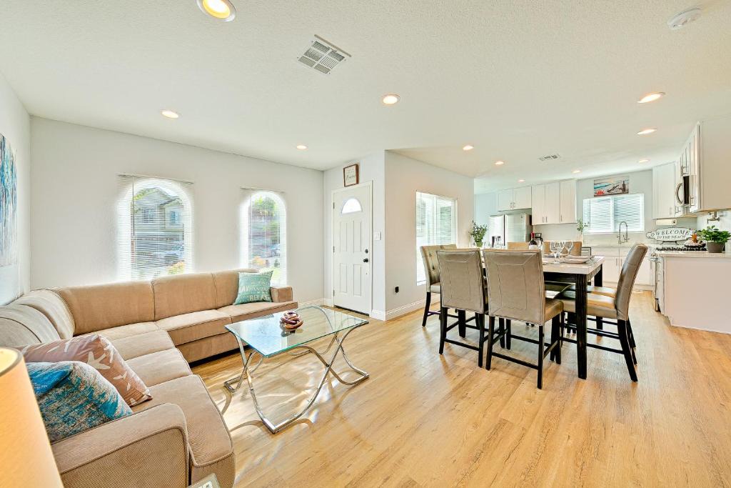 Santa Ana Heights House | Sunshine Fun Time