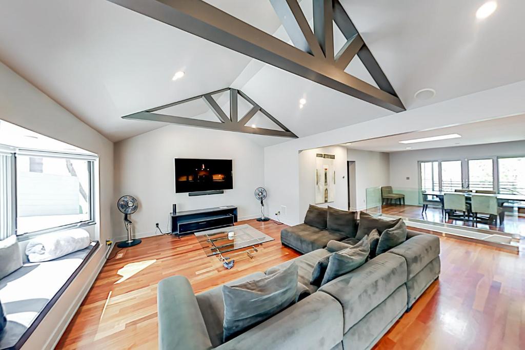 Studio City House | Sunshine Terrace Charms