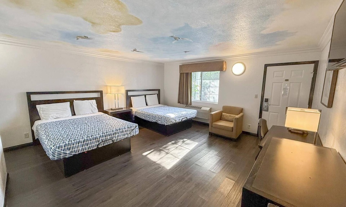 Southeast Anaheim Hotel | Super 7 Motel
