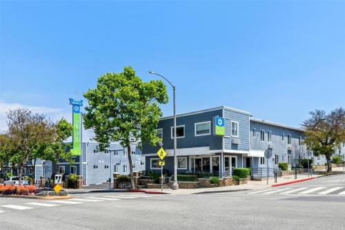 Surestay Hotel | Sunset Park