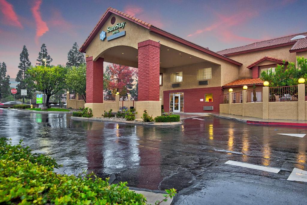 Surestay Hotel | Fontana