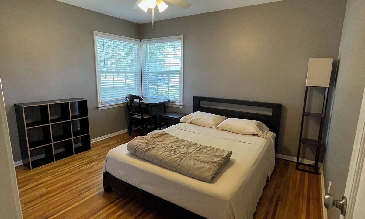 Van Nuys House | Sweet & Lovely 3 bedroom home near 405/101