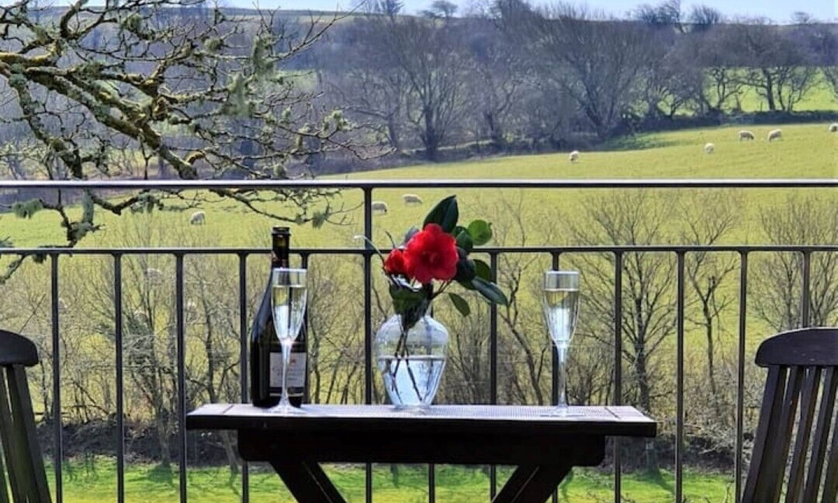 Fivelanes Cottage | Ta Mill Hayloft Cottage in a Stunning Retreat