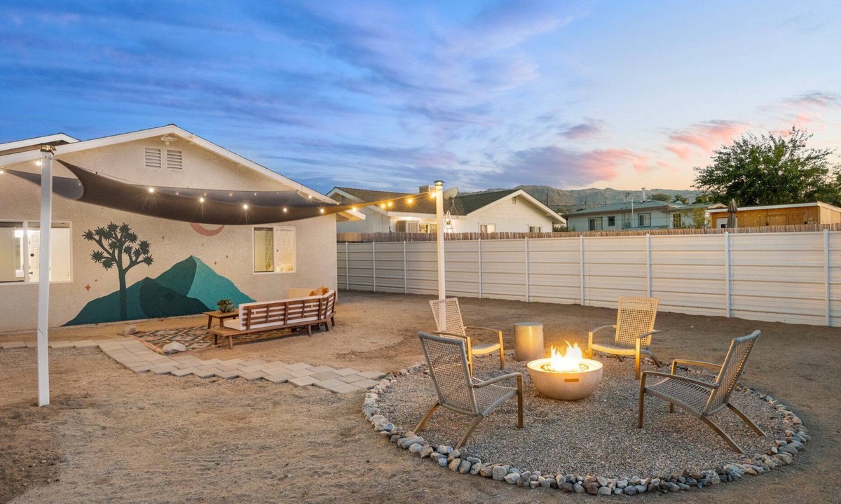 Joshua Tree House | 🌵🍊Tangerine House - Hot Tub, Fire Pit, BBQ!🍊🌵