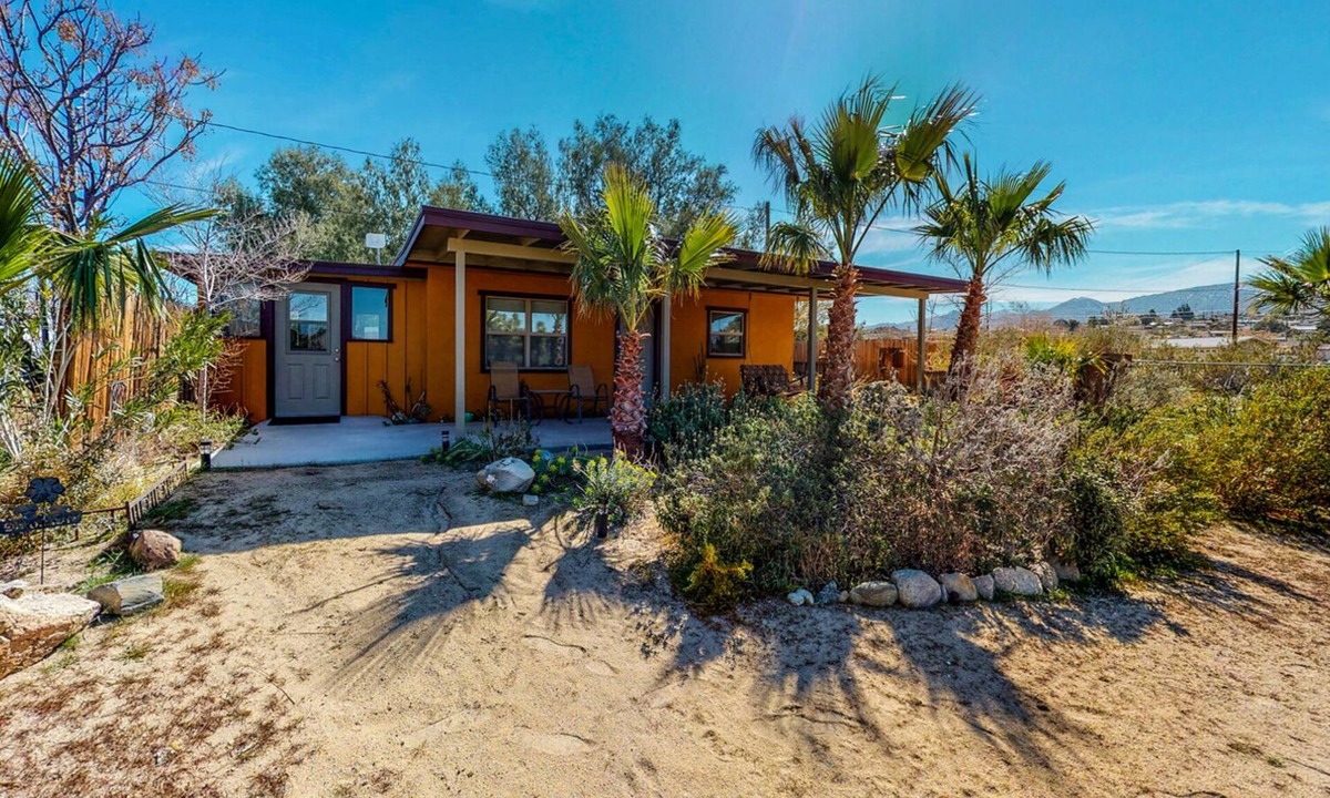 Joshua Tree House | The Bungalow in Downtown Joshua Tree - A Renovated Mid-Century Bungalow