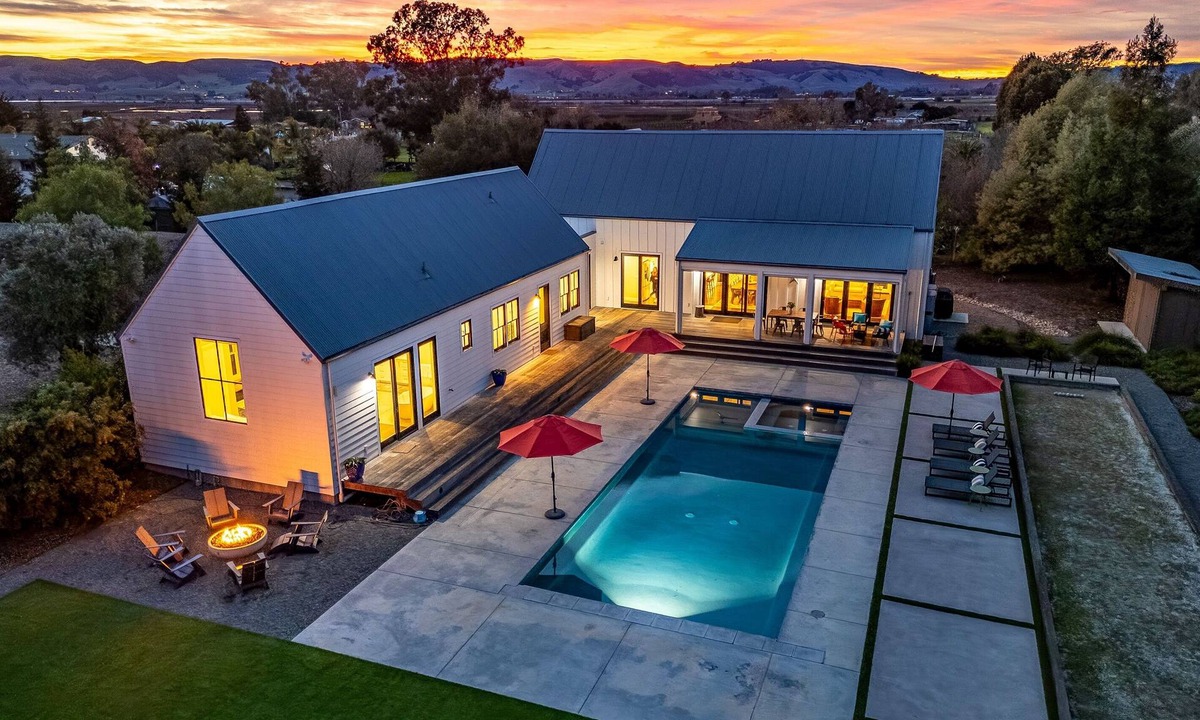 El Verano Other | The Central Modern Farmhouse Sonoma Pool/Hot Tub + Bocce + Sport Court