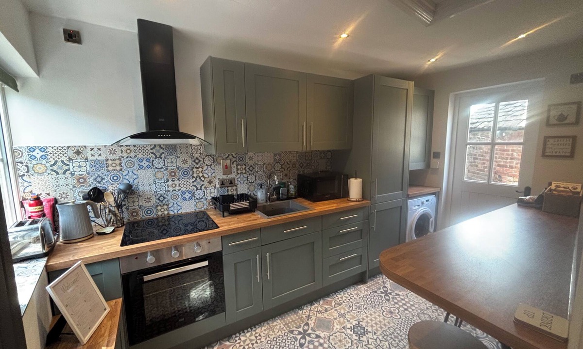 Wotton-under-Edge House | The Corner Cottage - ideal Cotswold way walk stay/pet friendly