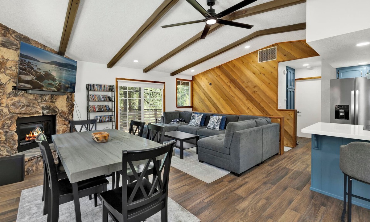 Whispering Forest Cabin | The Fox Den Big Bear ~ Modern Mountain View Retreat w/Hot Tub