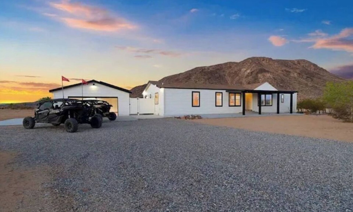 Landers House | The GOAT Desert Experience