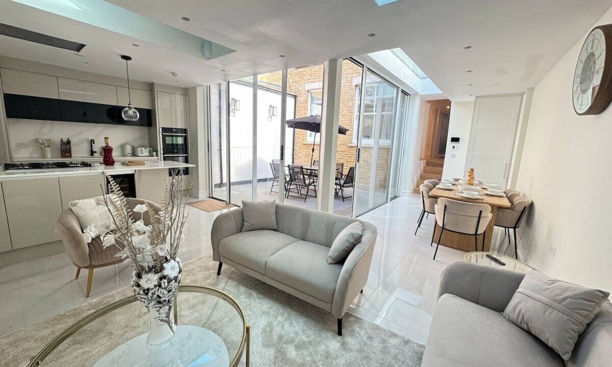 Kilburn Apartment | The Grand Royal Kilburn House - 4BR/3BR w Parking