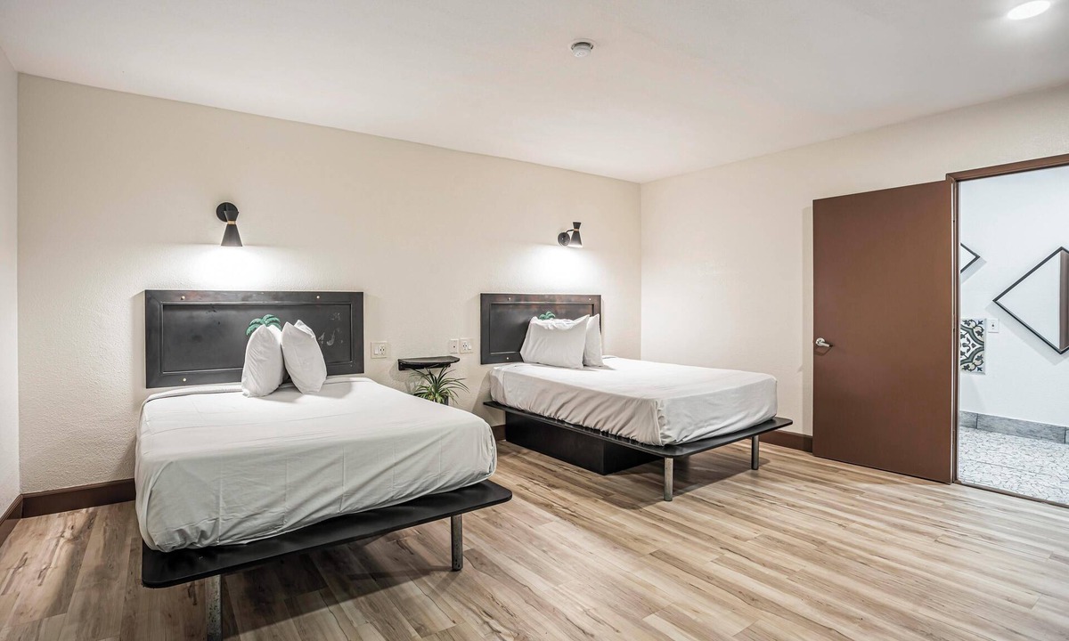 Southeastern Sacramento Hotel | The Greens Hotel - Stockton Blvd