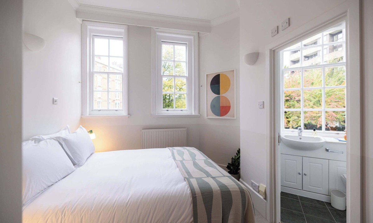 Vincent Square Apartment | The Haven – Bright & Elegant 2BR in Victoria