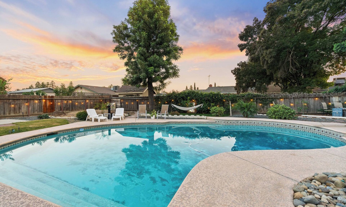 Visalia House | The Hidden Paradise/Pool & Spa/Family Friendly/45 Min To The Sequoias