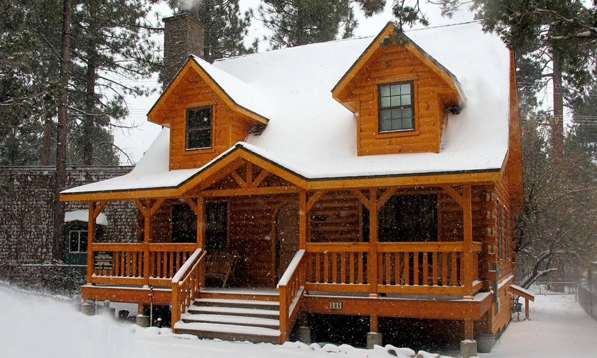 Big Bear City Cabin | The Holiday Cabin - with Hot Tub & EV Charging