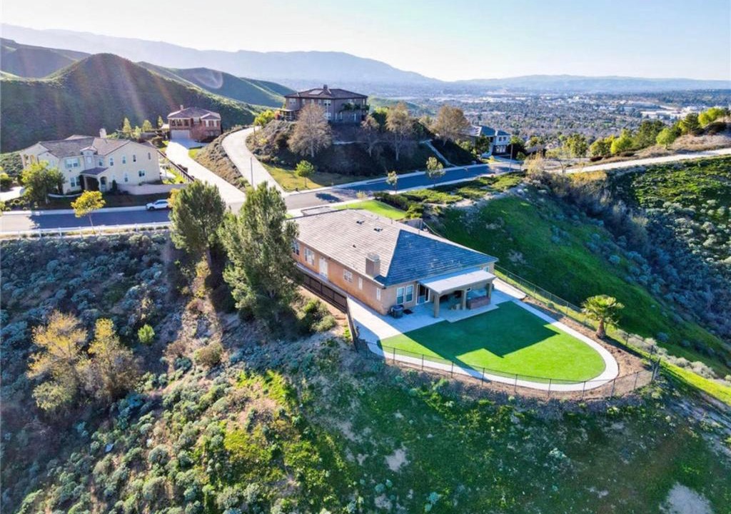 Riverside House | The Lake Hills Reserve House